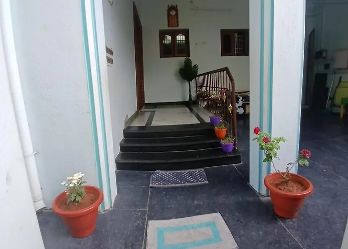 Yavarum Kelir - 3 Bedroom Family Stay Villa