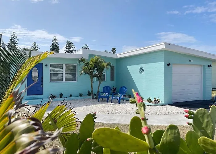 Beautiful 2 Bed 1 Bath Home Walking Distance To The Beach