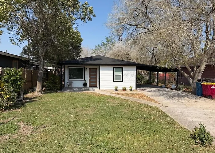 3Br Modern Home, Brownsville, Prime Location
