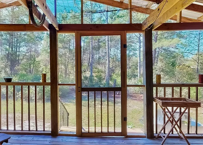 Classic Coastal Cottage With Screened Deck Hammock & Washer&Dryer