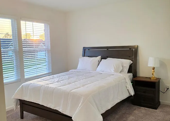 Heart Of E-Town 5Br Home