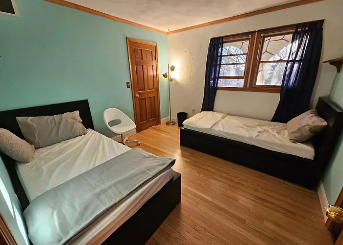 Dracut Executive Rooms With Kitchen & Bath, Parking, Spacious & Comfortable