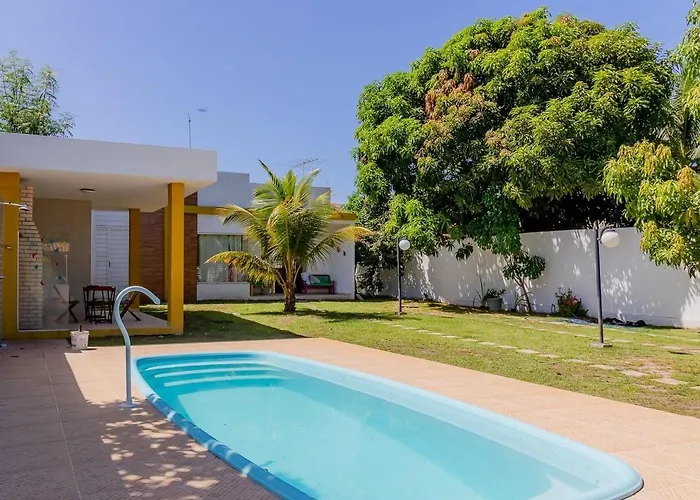Casa com Piscina e Quadras em Condominio Jacuipe