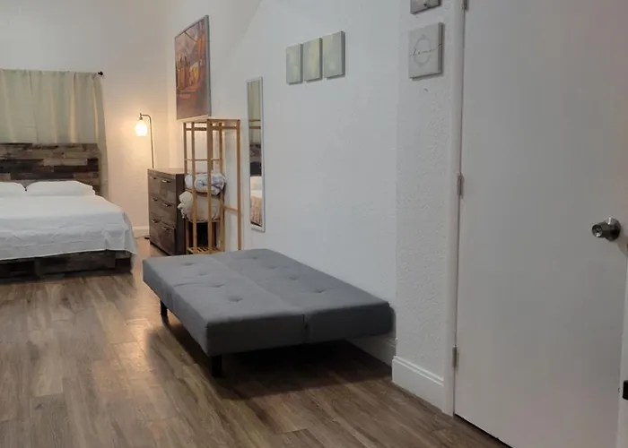 Charming Private Studio,Full Amenities, Great Location