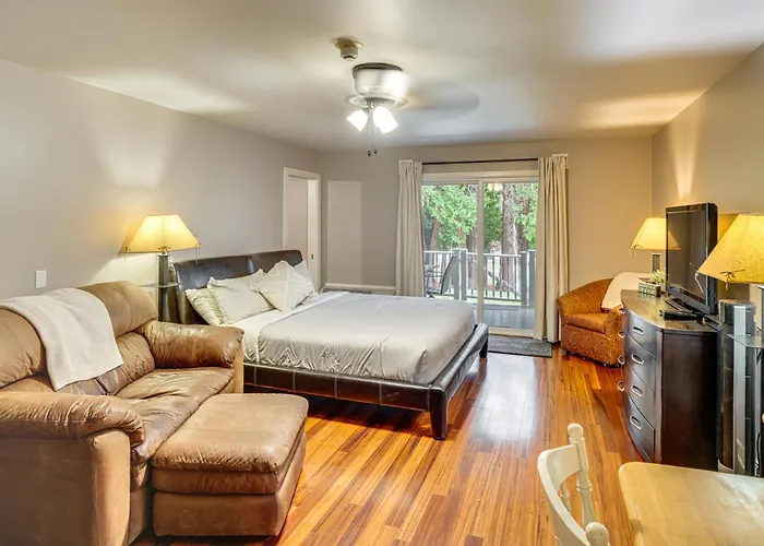 Walkable Lake Escape! Elkhart Lake Condo