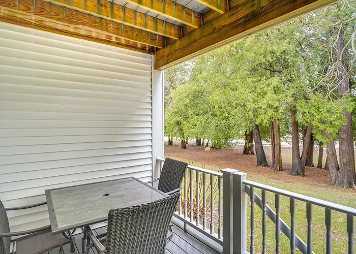 Walkable Lake Escape! Elkhart Lake Condo