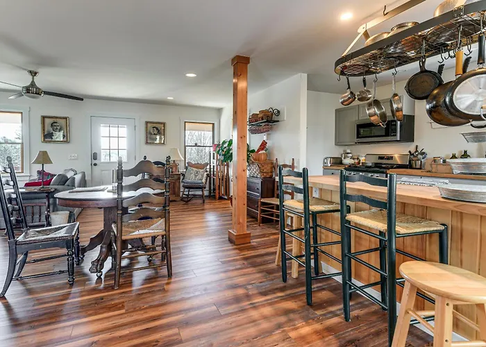 Group Friendly! Mtn-View Haven In Waterbury Center