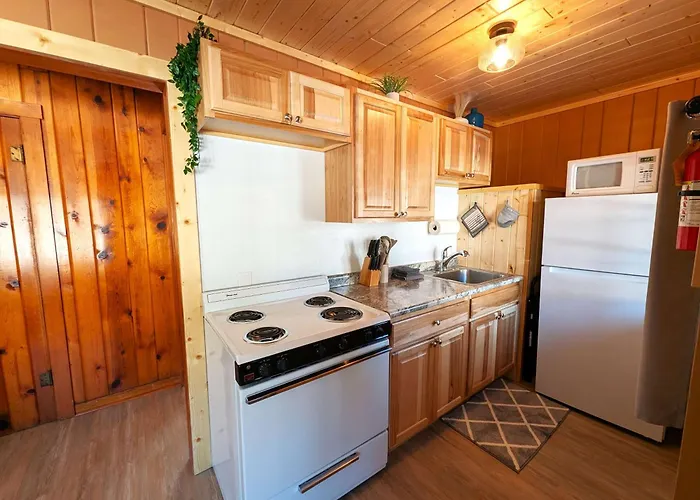 2Br 1Ba Cabin #2 Riverside Point Resort