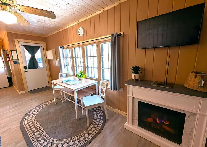 2Br 1Ba Cabin #2 Riverside Point Resort
