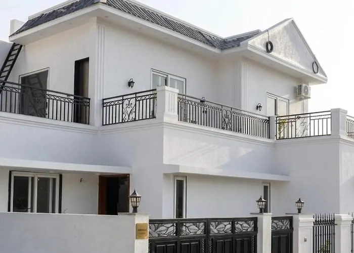 3Bhk Casa Aravali Villa At Airport Road