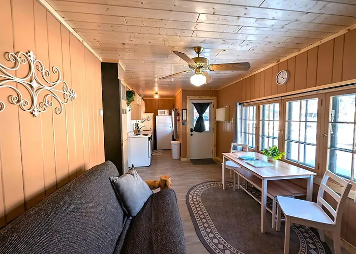 2Br 1Ba Cabin #2 Riverside Point Resort