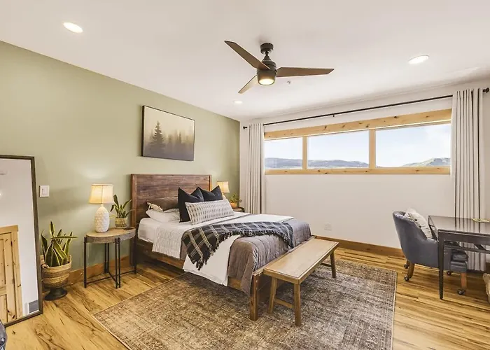 Modern Mountain Condo With River Views Ev Charger Sup