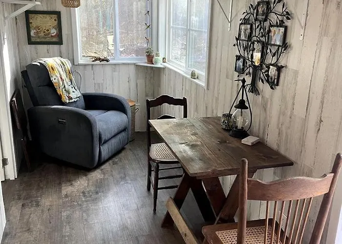 Serene Forest Cabin With Hammock, Loft & Reading Nook In La Grange, Georgia