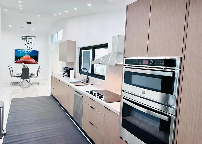 Aventura Waterfront House