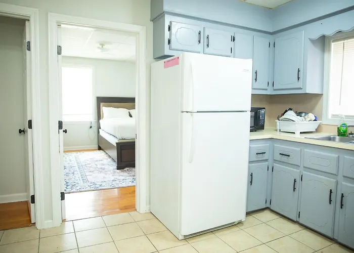 Cozy Private Room #1 Urban Haven 4Br Fall River