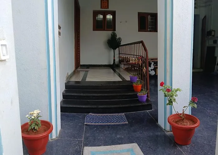 Yavarum Kelir - 3 Bedroom Family Stay Villa