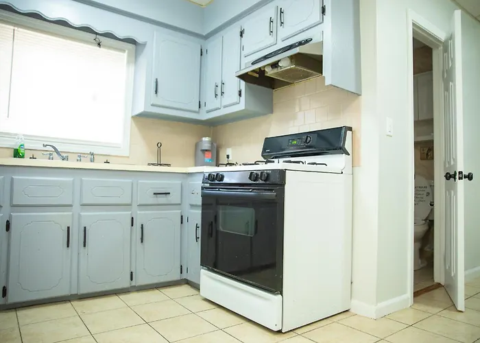 Private Room #2 In 4Br Fall River Stay Urban Haven