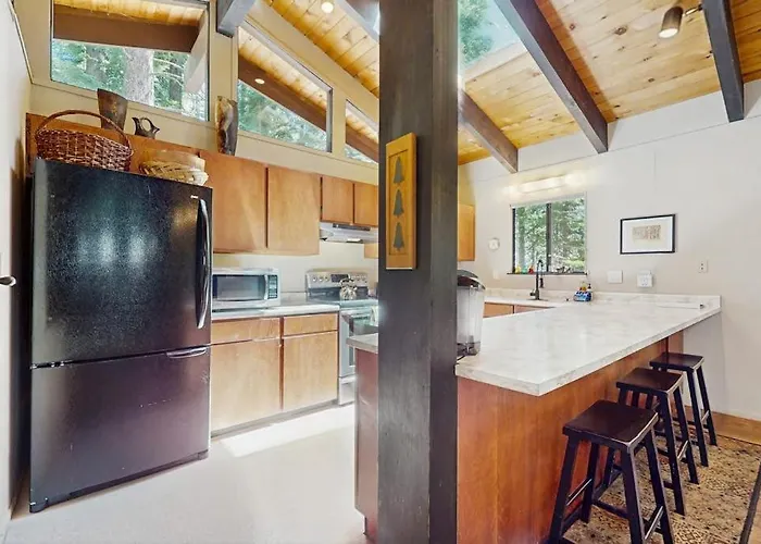 Rustic Comfy Dog-Friendly Cabin In The Pines - Walk To Homeowners Lake & Beach