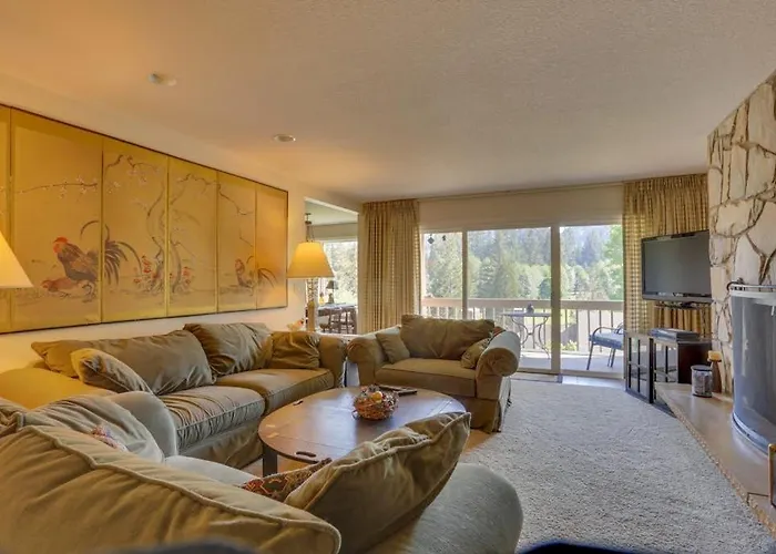 Charming Mountain Condo With Golf Course Views & Nearby Ski Access