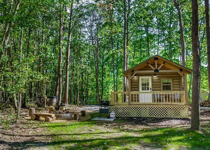 Peaceful Log Cabin Getaway With Hot Tub And Fire Pit In Mentone, Alabama