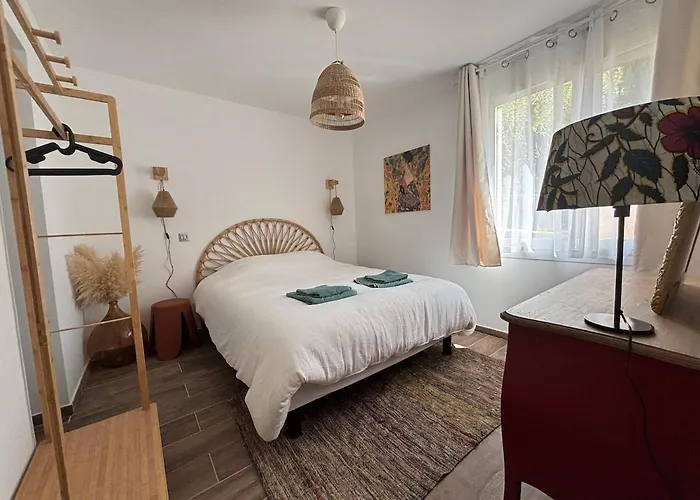 Bas De Villa & Jardin - Climatise - 10Mn A Pied Plages & Parking - Les Bambous