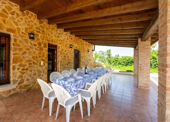 Summer Oasis Retreat Villa By Fidalsa