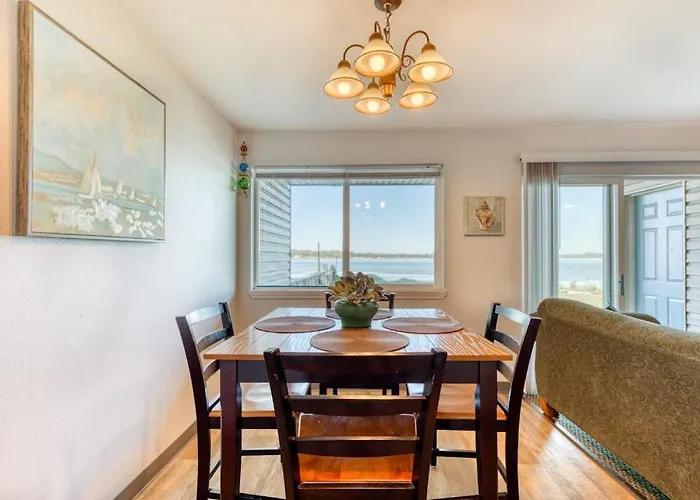 Cute Waterfront Cottage With Private Washer&Dryer & Wonderful Views Of The Bay