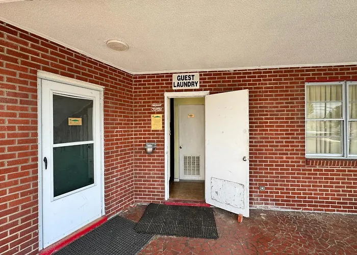 Economy 7 Inn Near Hampton University Va