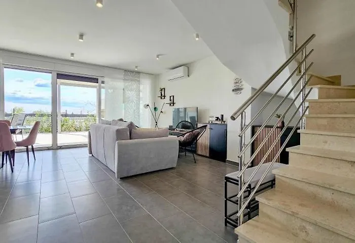 Sea House 2