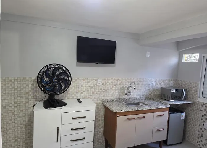 Quarto Aconchegante Completo Wi-Fi TV Microondas Cafeteira Entrada Privativa