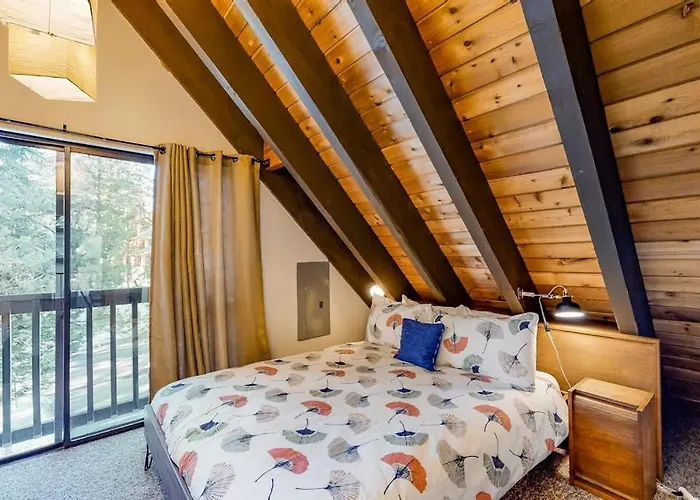 Charming Dog-Friendly Cabin With Xc Skiing & Bike Trails Outside The Door