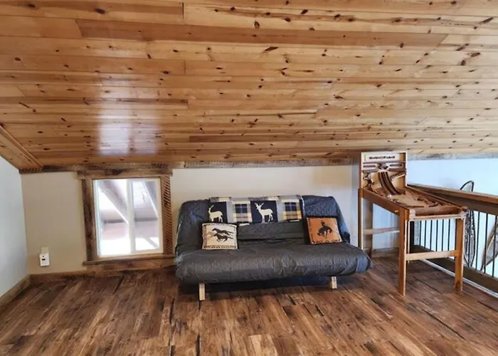 Lakefront Home With Wraparound Deck Modern Appliances Wifi & Dog-Friendly