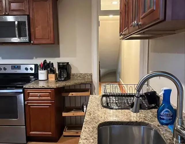 -No28- Cozy Spacious Room In A House - Steps Away From Harvard Square & Red Line T Station At Cambridge Boston