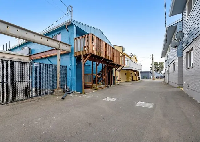 Downtown Condo With Rooftop Deck - Just Steps To Beach Restaurants & Bars
