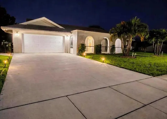 Luxury Pool Home With Private Screened Patio Family Friendly In Wellington