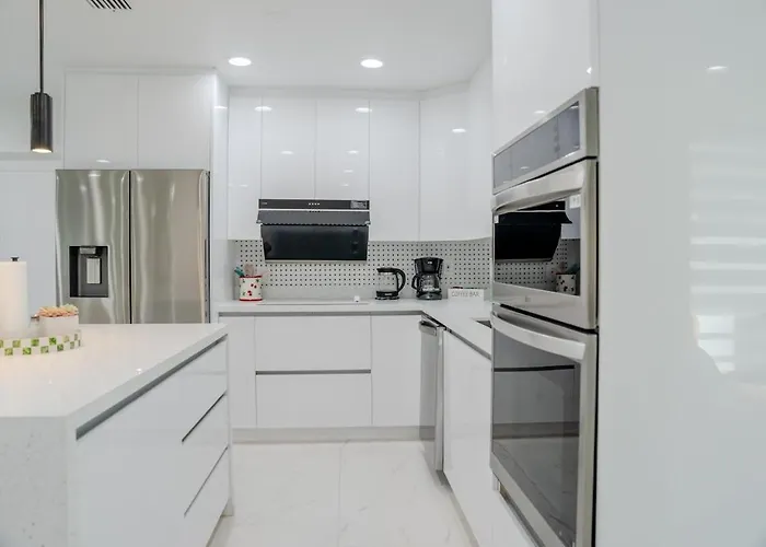 The Green House - Fully Renovated 3Bed 2Bath Home