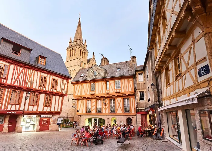 Charming House - Vannes Town Center Within Walking Distance & Parking