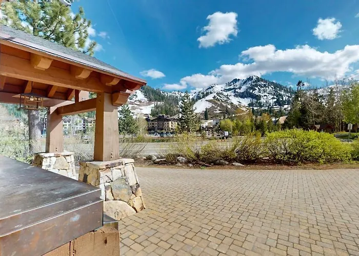 Cozy Condo With Wood Fireplace Mountain Views- Walk To Lifts