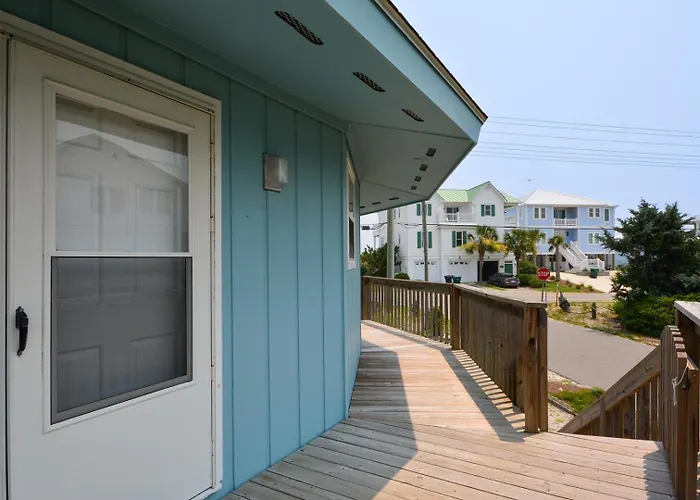 Charming 2-Bedroom Home In Topsail Beach, Perfect For Family Getaways!