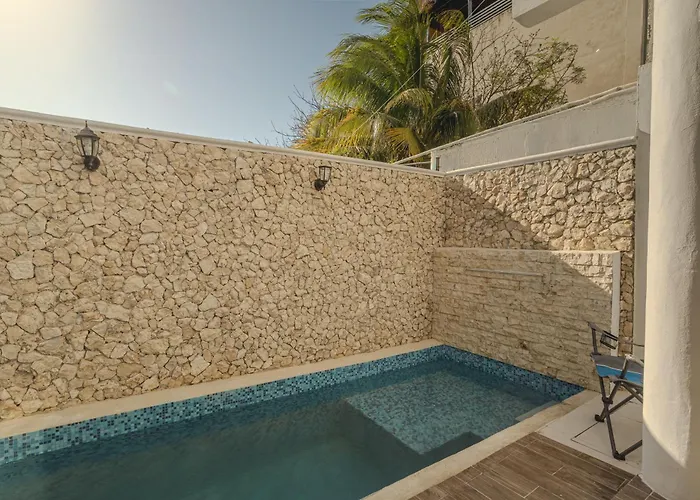 3 Bedrooms Home One Block From The Beach With Pool, Very Central Location