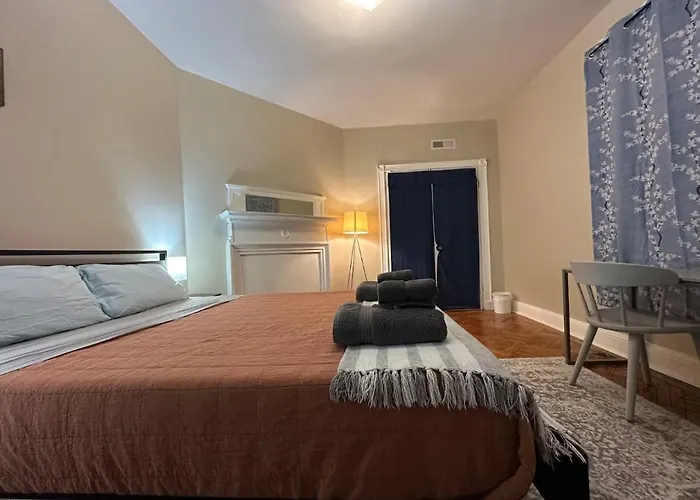 -No28- Cozy Spacious Room In A House - Steps Away From Harvard Square & Red Line T Station At Cambridge Boston