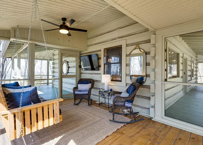 Deck, Sauna & Mtn View! Fort Payne Cabin