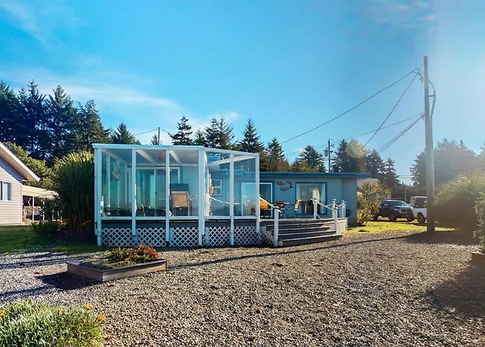 Waterfront Home With Panoramic Bay Views Deck Fireplace & Beach Access