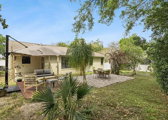 Quiet 3 Bed 2 Bath Retreat