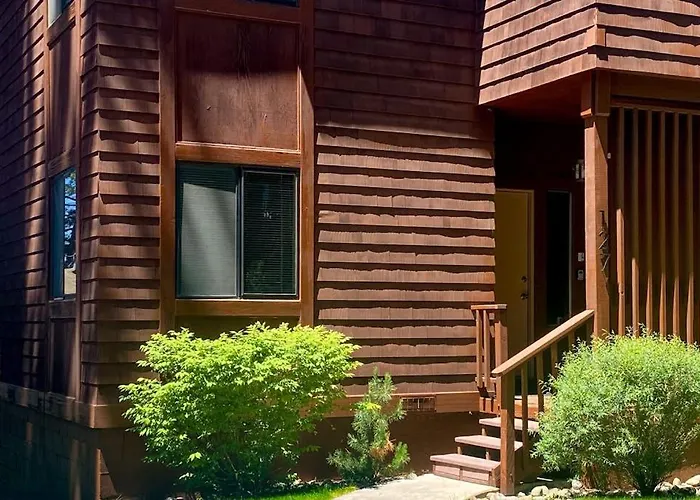 Fantastic Lakefront Condo With Tennis Skiing Fireplace & W&D Sleeps 6