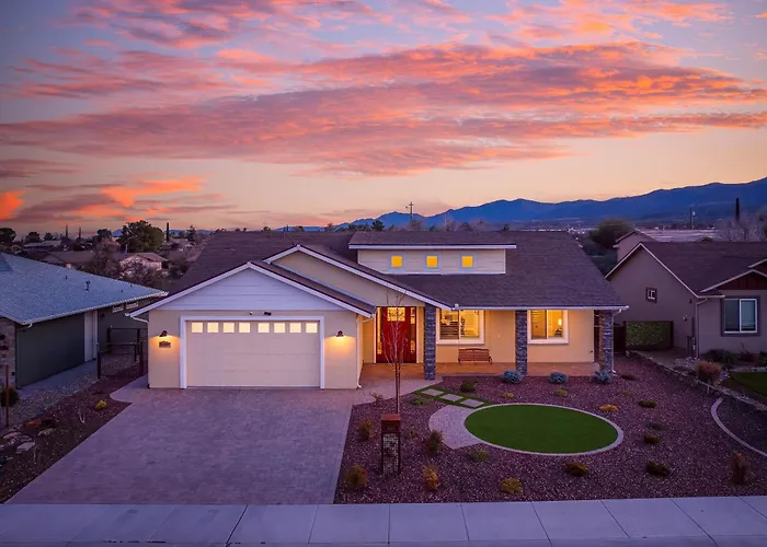 Kindra Heights - A Modern Verde Valley Wine Retreat