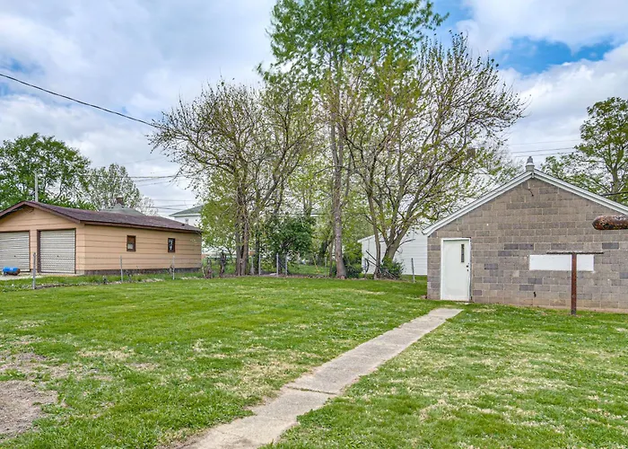 1 Mi To Park & Lake! Charming Retreat In Sullivan