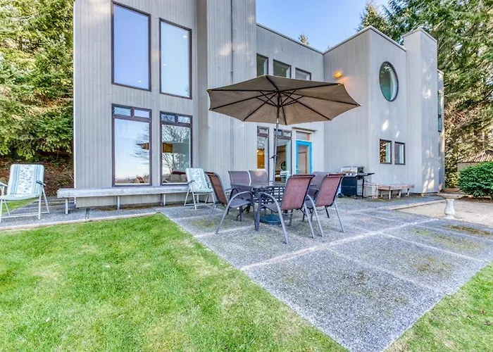 Mid-Century Home With Floor-To-Ceiling Windows & Great Views