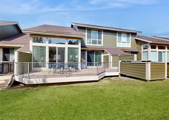 Spacious Townhouse With Fireplace Fast Wifi & Resort Pools-Hot Tub-Golf