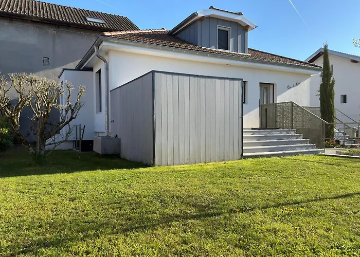 House For 4 People With A Garden Near Lake Geneva & Downtown